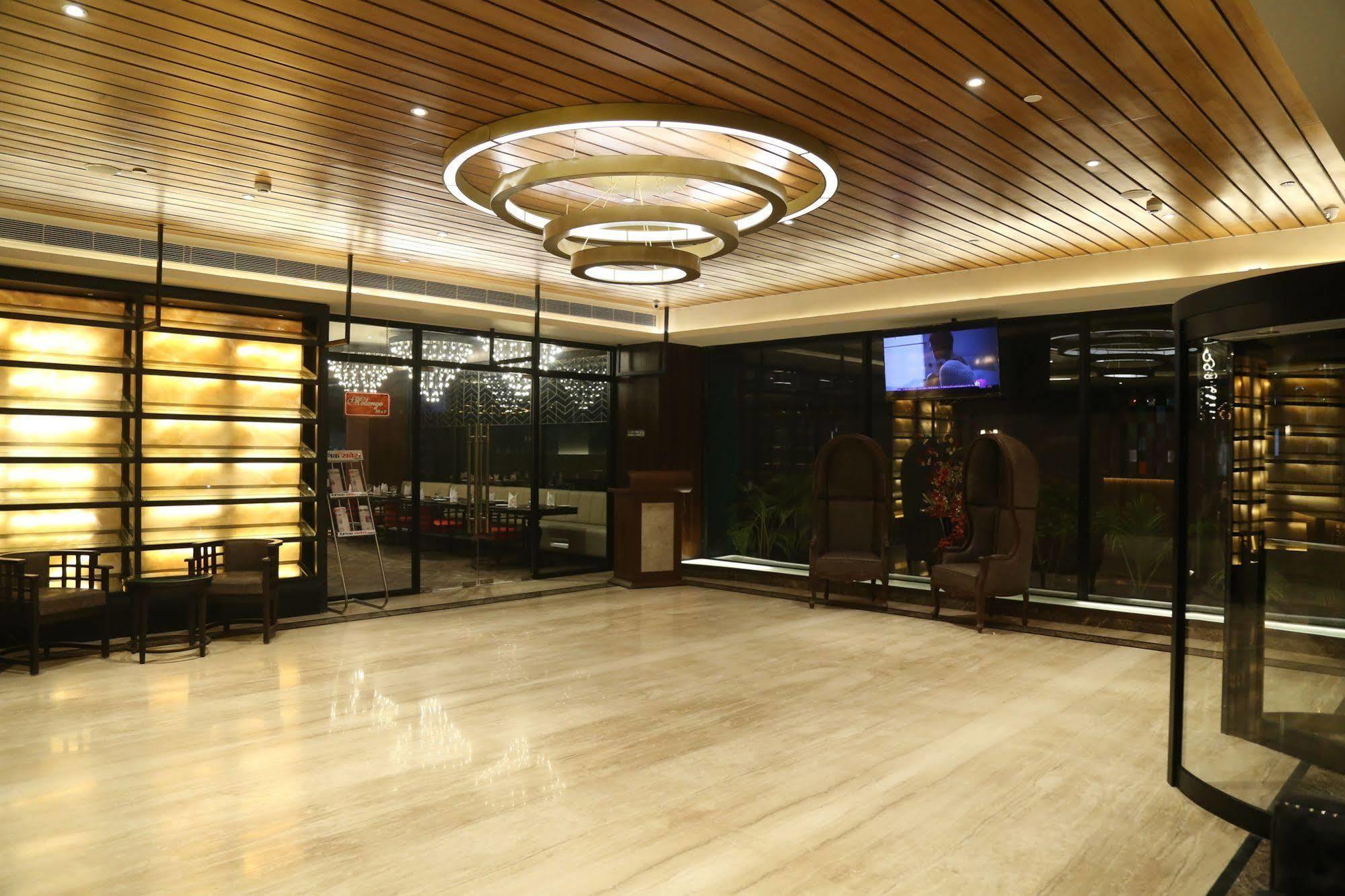 Ramada Encore Jalandhar Buitenkant foto