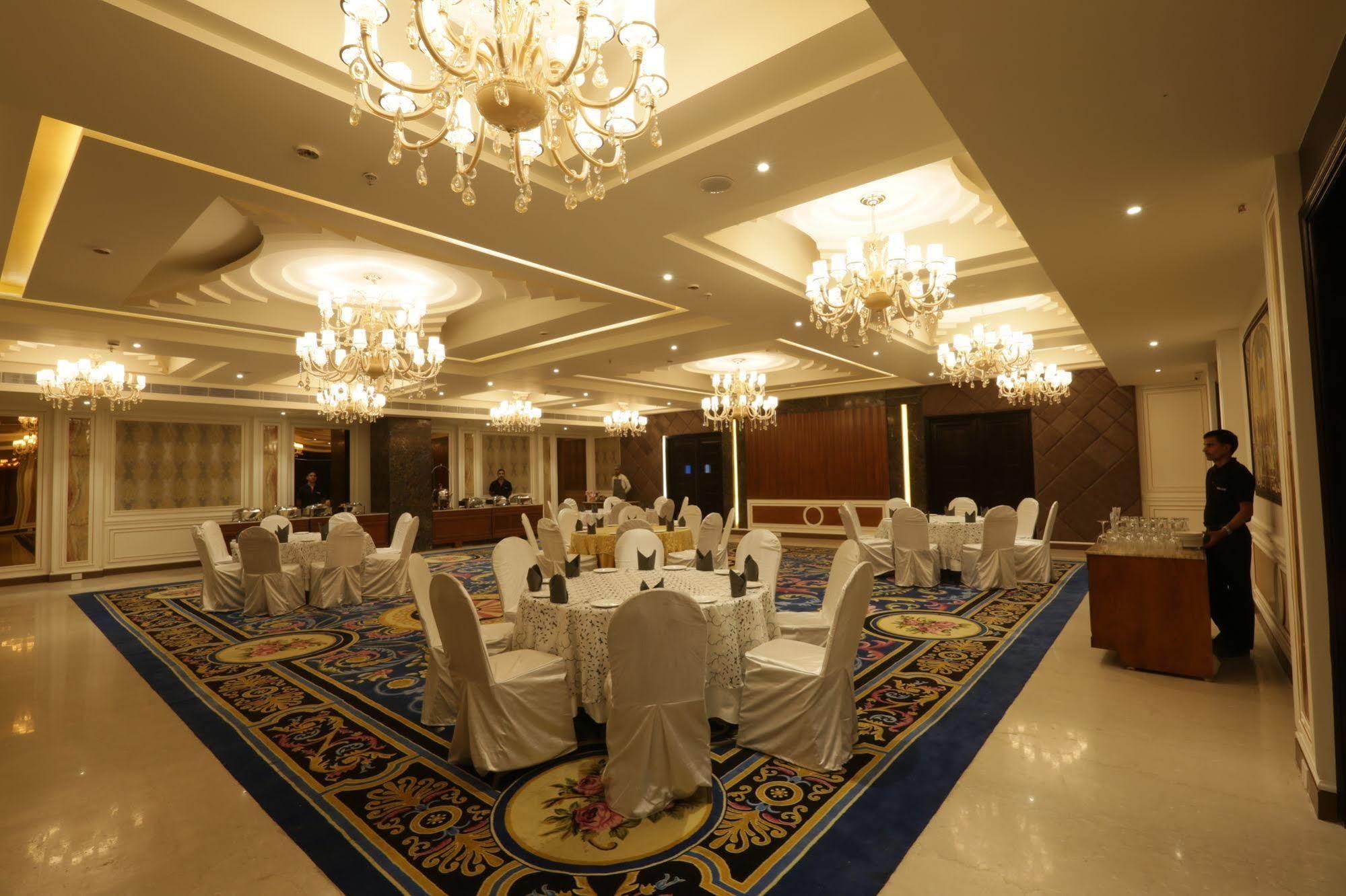 Ramada Encore Jalandhar Buitenkant foto